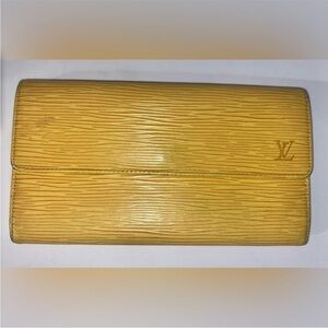 Louis Vuitton Sarah Yellow Women's Clutch